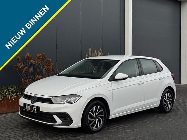 Wit Occasion 2023 VW Polo Life Hatchback | € 18.995 (Goede deal) - Afbeelding 1/4