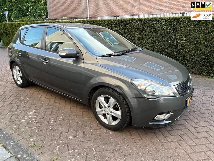 Occasion 2010 Kia Ceed Hatchback | € 1.750 (Goede deal) - Afbeelding 1/4