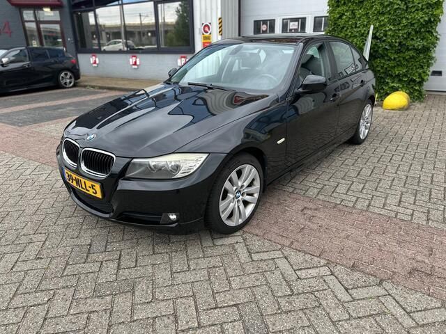 Zwart Gebruikt 2009 BMW 323 Sedan | € 8.000 - Afbeelding 1/4