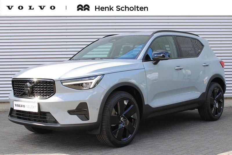 Grijs Gebruikt 2025 Volvo XC40 Plus SUV | € 57.950 - Afbeelding 1/4