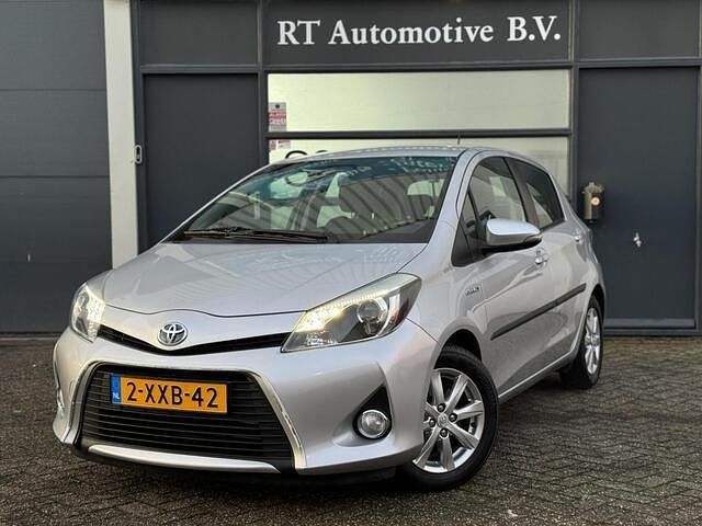 Grijs Occasion 2014 Toyota Yaris Hatchback | € 10.950 (Super prijs) - Afbeelding 1/4