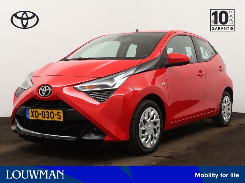 Rood Gebruikt 2018 Toyota Aygo X-play Hatchback | € 9.445 (Eerlijke prijs) - Afbeelding 1/4