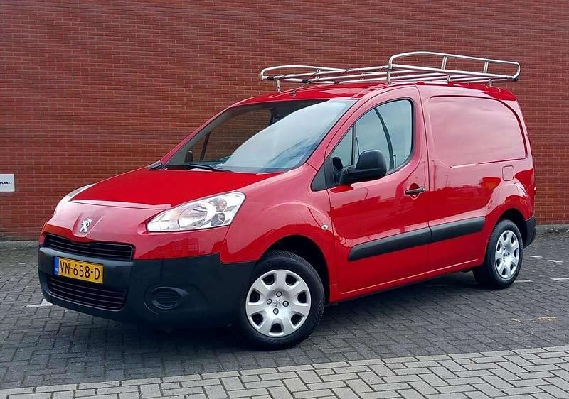 Rood Gebruikt 2015 Peugeot Partner Van | € 5.750 (Eerlijke prijs) - Afbeelding 1/4