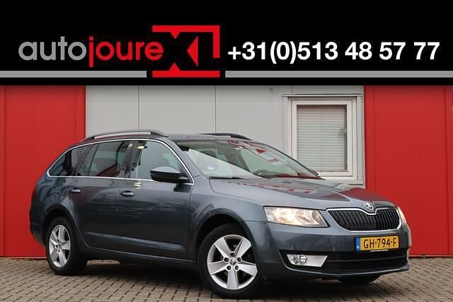 Grijs Occasion 2015 Skoda Octavia Ambition Stationwagen | € 5.750 (Eerlijke prijs) - Afbeelding 1/4