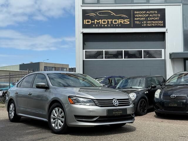 Grijs Gebruikt 2014 VW Passat Highline Sedan | € 7.999 - Afbeelding 1/4