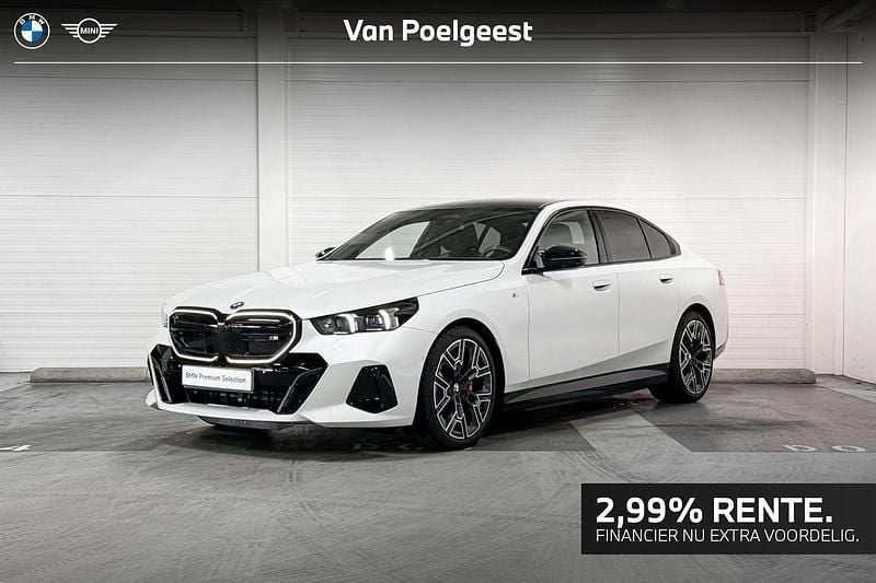 Wit Gebruikt 2023 BMW i5 Comfort Edition Sedan | € 70.899 (Eerlijke prijs) - Afbeelding 1/4
