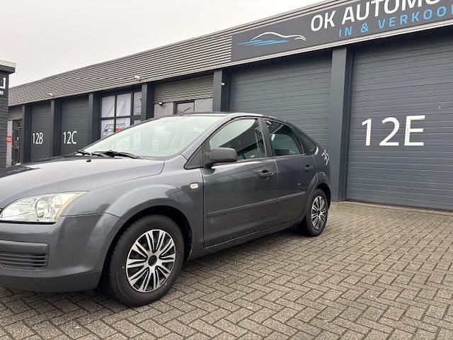 Occasion Ford Focus Ambiente 80 PK (58 kW) 2005 Grijs Hatchback