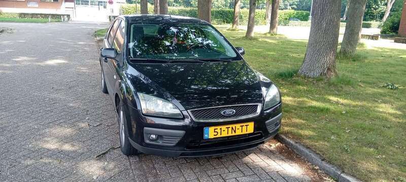 Zwart Gebruikt 2006 Ford Focus Futura Hatchback | € 1.450 (Eerlijke prijs) - Afbeelding 1/4