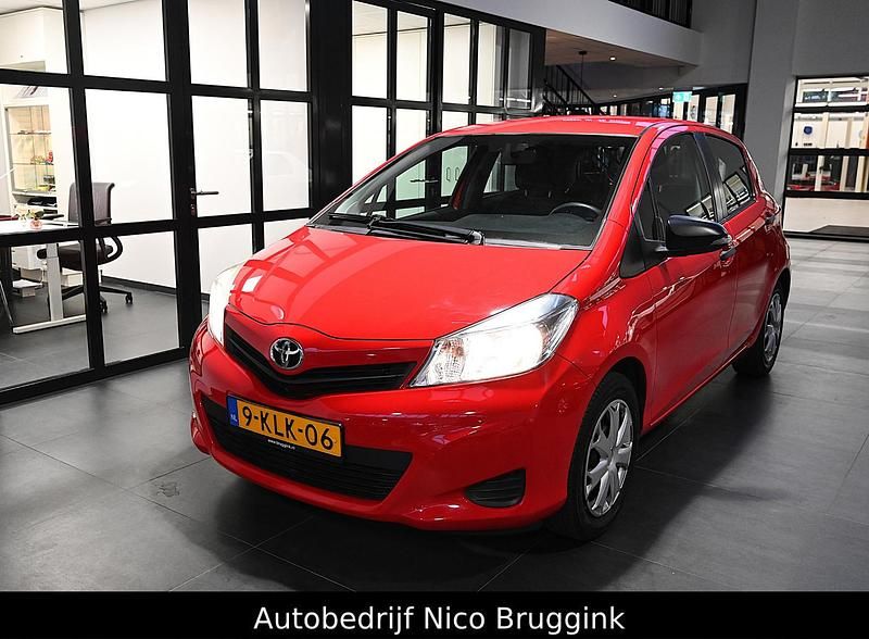 Rood Gebruikt 2012 Toyota Yaris Hatchback | € 7.850 (Eerlijke prijs) - Afbeelding 1/4
