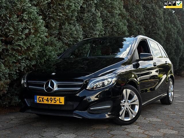 Zwart Gebruikt 2015 Mercedes B200 Prestige MPV | € 16.500 (Eerlijke prijs) - Afbeelding 1/4