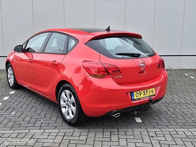 Occasion Opel Astra Edition 120 PK (88 kW) 2012 Rood Hatchback