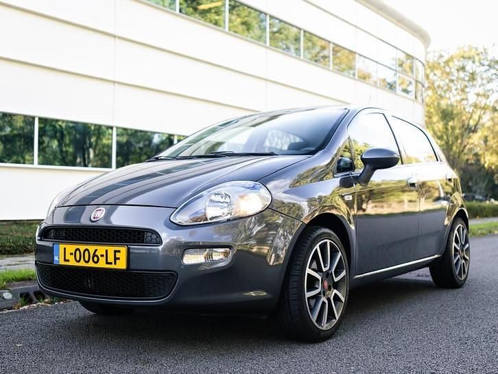 Grijs Gebruikt 2016 Fiat Punto Evo Street Hatchback | € 6.950 (Eerlijke prijs) - Afbeelding 1/1