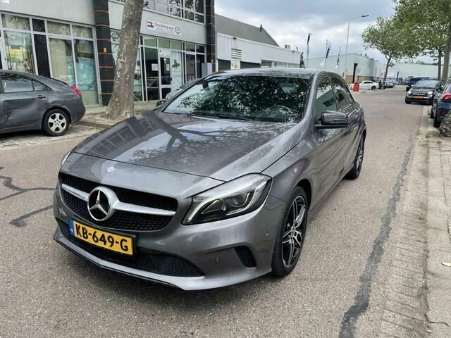 Grijs Gebruikt 2015 Mercedes A180 Prestige Hatchback | € 13.995 (Duur) - Afbeelding 1/4