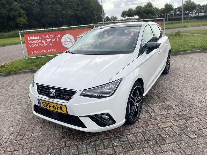 Wit Gebruikt 2017 Seat Ibiza FR Hatchback | € 13.750 (Duur) - Afbeelding 1/4