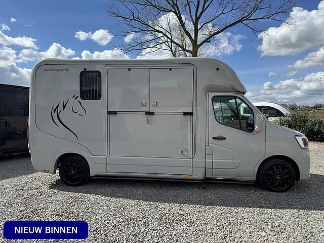 Grijs Occasion 2021 Renault Master Van | € 48.995 - Afbeelding 1/1