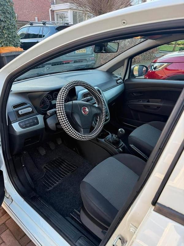 Occasion 2011 Fiat Punto | € 1.200 (Goede deal) - Afbeelding 1/4