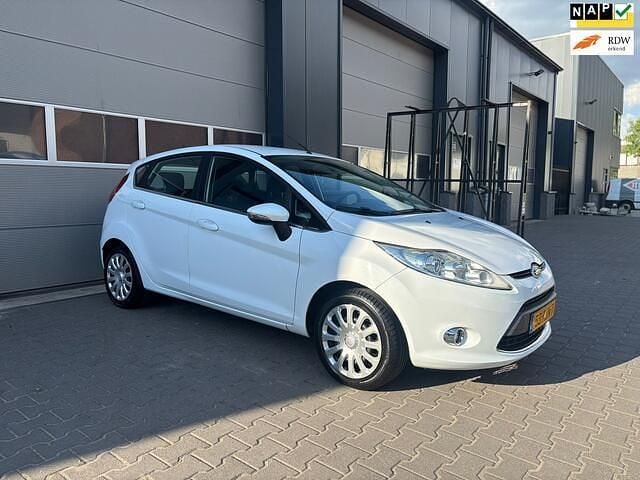 Wit Gebruikt 2011 Ford Fiesta Titanium Hatchback | € 5.995 (Iets duurder) - Afbeelding 1/4