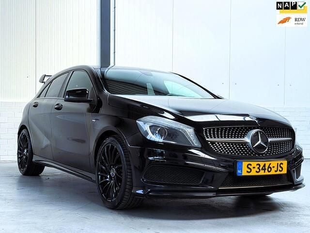Zwart, metallic lak Gebruikt 2013 Mercedes A250 AMG Hatchback | € 12.950 (Goede deal) - Afbeelding 1/4