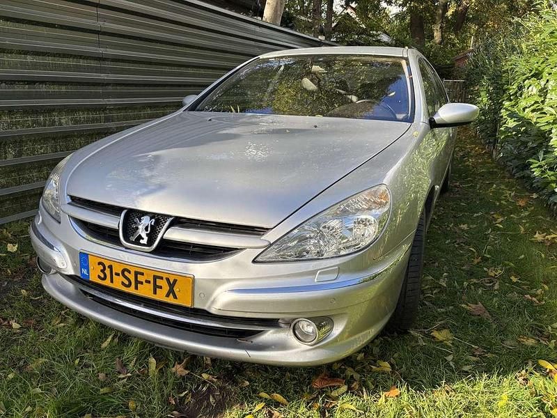 Grijs Gebruikt 2005 Peugeot 607 Sedan | € 1.950 - Afbeelding 1/4