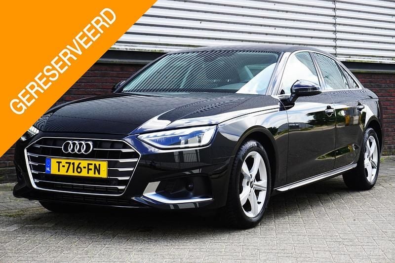 Zwart, metallic lak Gebruikt 2023 Audi A4 Sedan | € 32.950 (Eerlijke prijs) - Afbeelding 1/4
