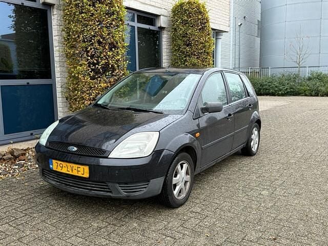 Zwart Gebruikt 2003 Ford Fiesta Hatchback | € 950 (Goede deal) - Afbeelding 1/4