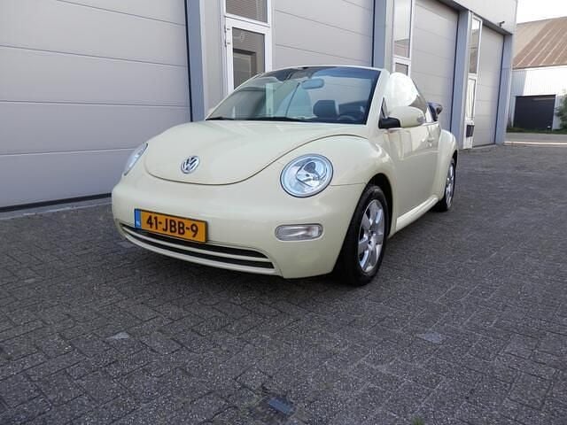 Geel Gebruikt 2003 VW Beetle Cabriolet | € 2.950 (Eerlijke prijs) - Afbeelding 1/4