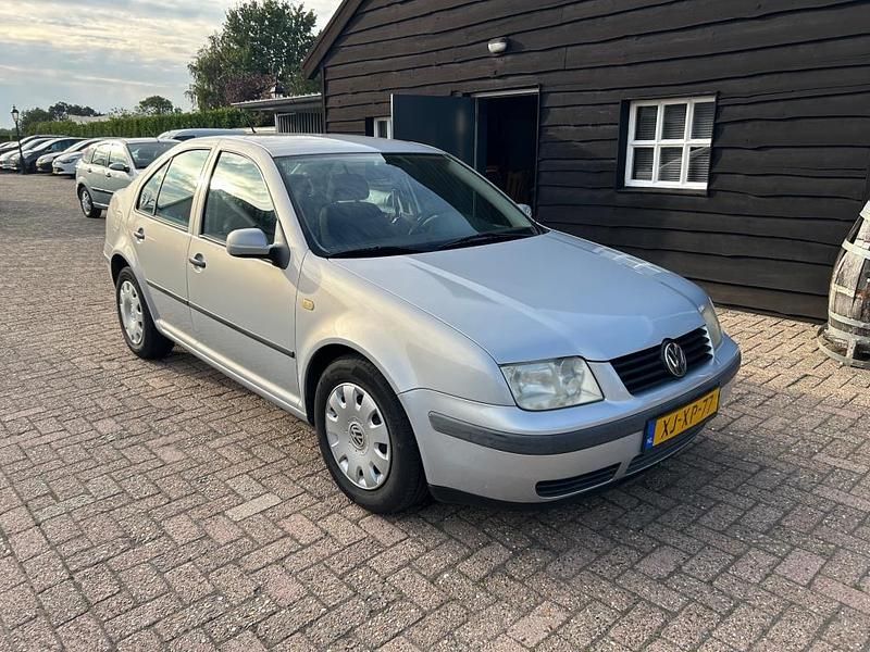 Grijs Gebruikt 1999 VW Bora Trendline Sedan | € 1.600 (Iets duurder) - Afbeelding 1/4
