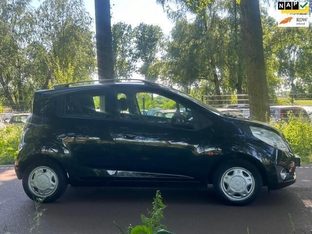 Zwart Gebruikt 2012 Chevrolet Spark LS Hatchback | € 1.249 (Super prijs) - Afbeelding 1/4