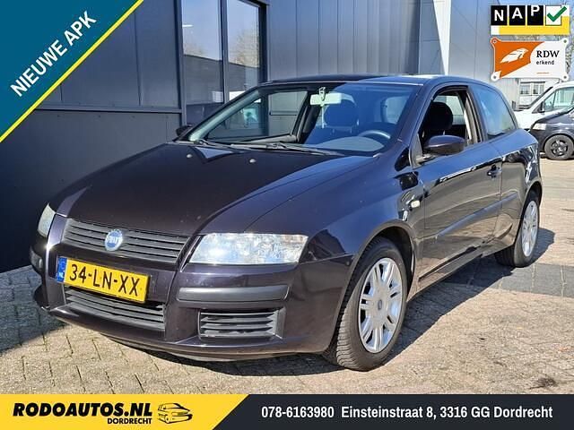 Zwart Gebruikt 2003 Fiat Stilo Dynamic Hatchback | € 1.499 - Afbeelding 1/4