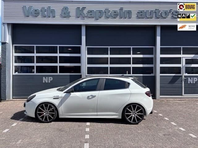 Wit Gebruikt 2013 Alfa Romeo Giulietta Quadrifoglio Verde Hatchback | € 10.500 - Afbeelding 1/4
