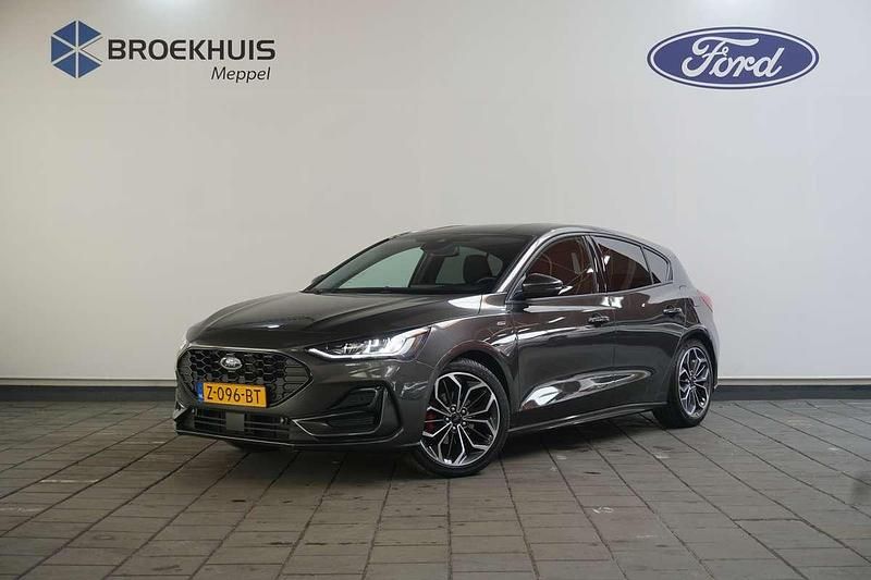 Grijs Gebruikt 2024 Ford Focus ST-Line X Hatchback | € 27.700 (Eerlijke prijs) - Afbeelding 1/4