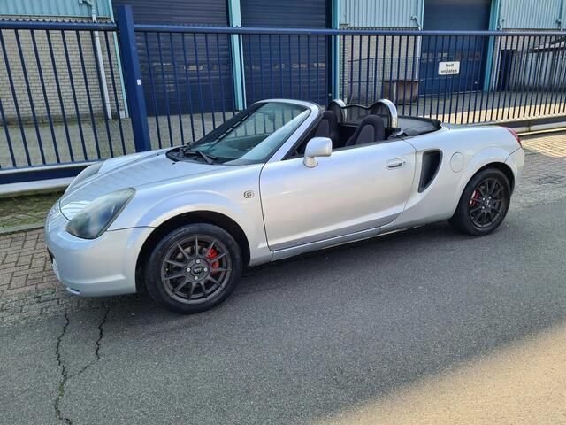 Grijs Gebruikt 2000 Toyota MR2 Sport Cabriolet | € 8.950 (Eerlijke prijs) - Afbeelding 1/4