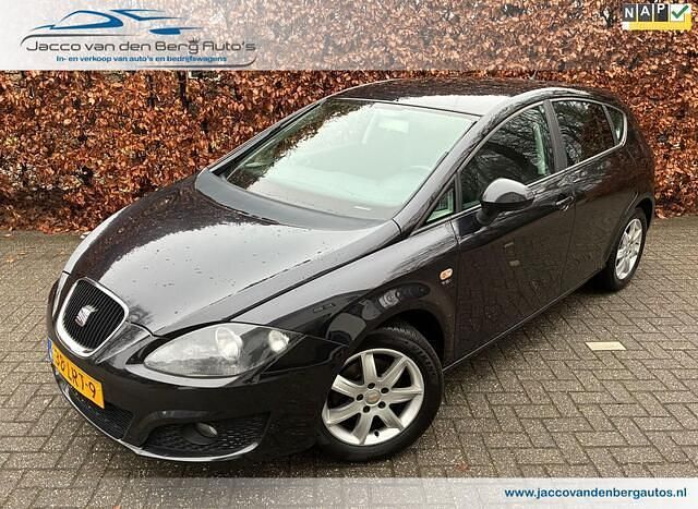 Zwart (metallic) Occasion 2010 Seat Leon Reference Hatchback | € 3.950 (Eerlijke prijs) - Afbeelding 1/4