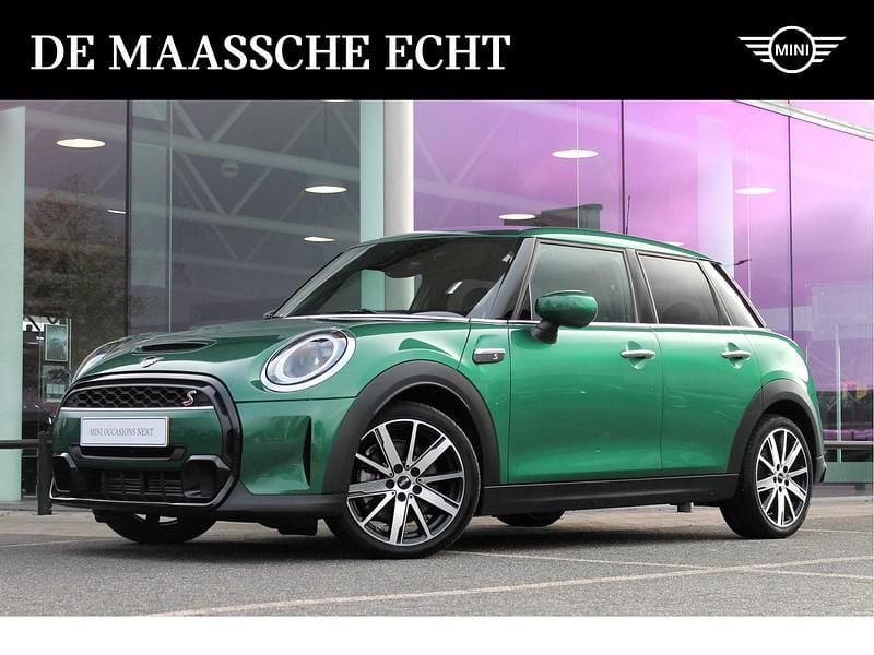 Groen Occasion 2024 Mini Cooper S Classic Hatchback | € 31.950 (Super prijs) - Afbeelding 1/4