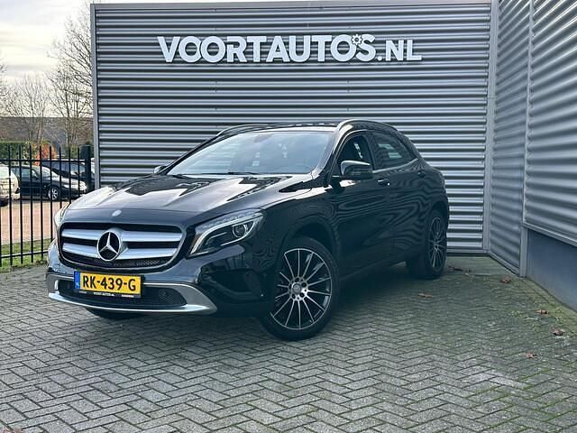 Zwart (metallic) Occasion 2016 Mercedes GLA180 Prestige SUV | € 17.650 (Eerlijke prijs) - Afbeelding 1/4