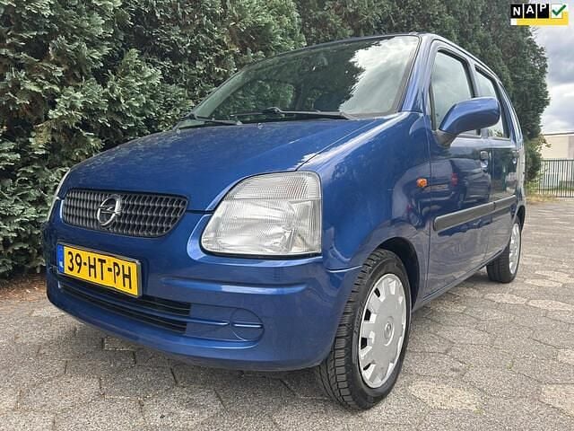 Blauw, metallic lak Gebruikt 2001 Opel Agila Hatchback | € 1.199 (Eerlijke prijs) - Afbeelding 1/4