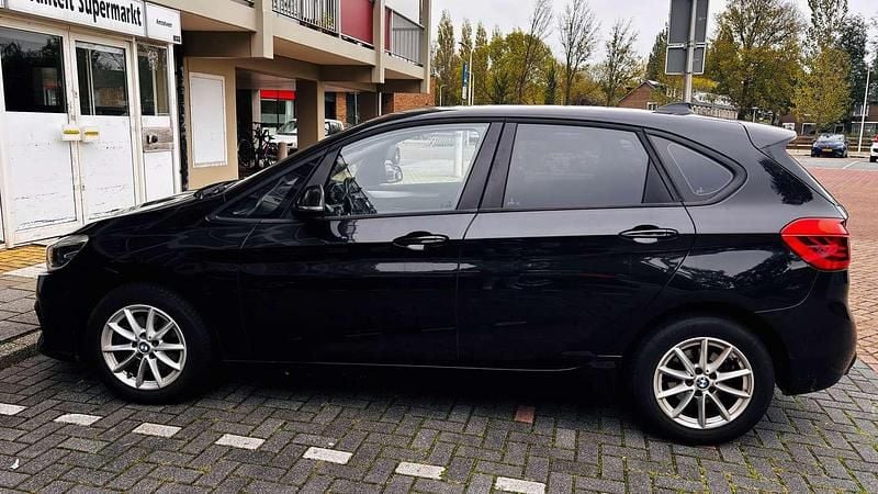 Zwart Occasion 2021 BMW 218 Stationwagen | € 21.000 (Super prijs) - Afbeelding 1/4
