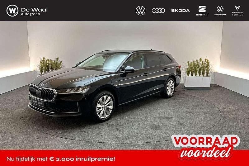 Zwart Nieuw 2025 Skoda Superb Business Line Stationwagen | € 47.444 (Super prijs) - Afbeelding 1/4