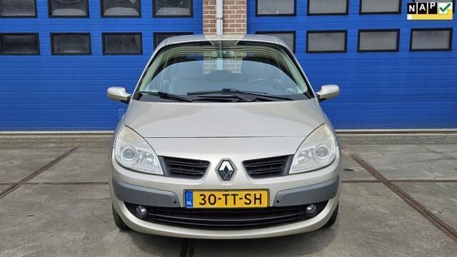 Beige, metallic lak Gebruikt 2007 Renault Scénic II Business MPV | € 1.950 (Eerlijke prijs) - Afbeelding 1/4