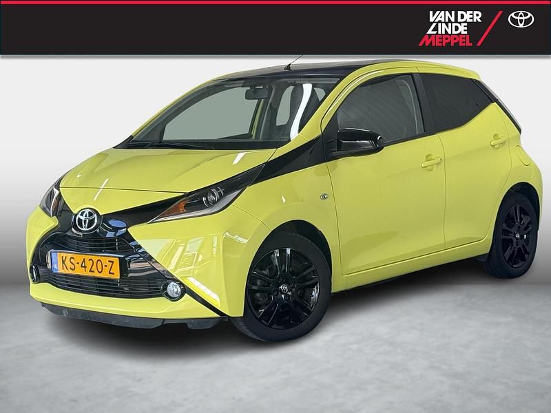 Geel Gebruikt 2016 Toyota Aygo X-cite Hatchback | € 10.950 (Iets duurder) - Afbeelding 1/4