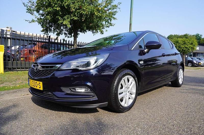 Blauw Gebruikt 2018 Opel Astra Business Hatchback | € 11.445 (Eerlijke prijs) - Afbeelding 1/4