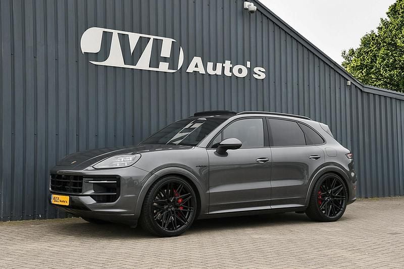 Grijs Occasion 2024 Porsche Cayenne SUV | € 124.750 - Afbeelding 1/4