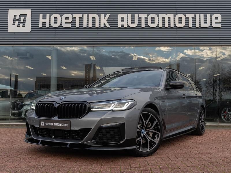 Grijs Gebruikt 2024 BMW 530 Stationwagen | € 49.940 (Iets duurder) - Afbeelding 1/3