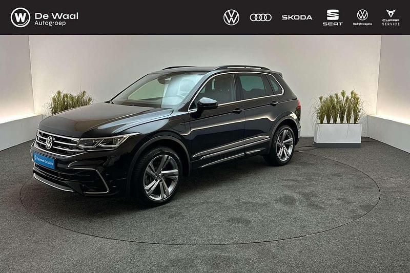 Zwart Gebruikt 2022 VW Tiguan Business+ SUV | € 35.800 (Eerlijke prijs) - Afbeelding 1/3
