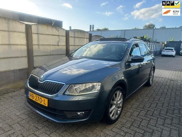 Grijs Gebruikt 2015 Skoda Octavia Style Stationwagen | € 7.999 (Eerlijke prijs) - Afbeelding 1/4