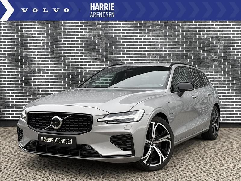 Zilver Gebruikt 2024 Volvo V60 Plus Stationwagen | € 47.294 (Duur) - Afbeelding 1/4