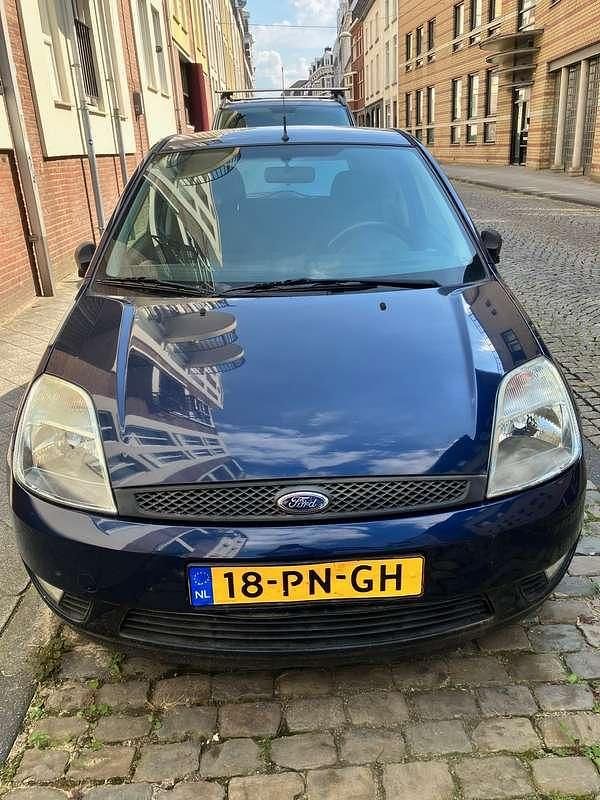 Blauw Gebruikt 2004 Ford Fiesta Futura Hatchback | € 1.449 (Goede deal) - Afbeelding 1/4