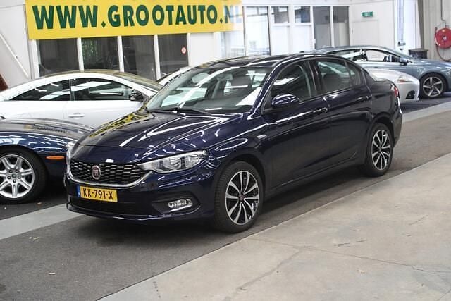Blauw Gebruikt 2016 Fiat Tipo Lounge Sedan | € 8.944 (Eerlijke prijs) - Afbeelding 1/4
