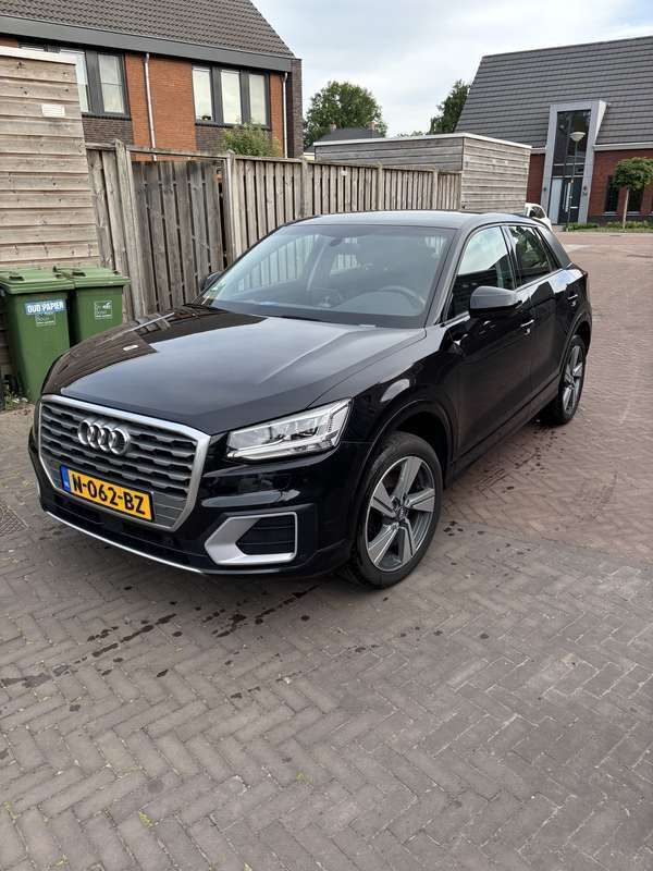 Zwart Gebruikt 2018 Audi Q2 SUV | € 17.499 (Goede deal) - Afbeelding 1/4