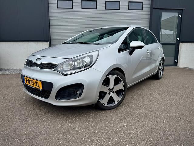 Grijs Gebruikt 2011 Kia Rio Hatchback | € 7.999 (Iets duurder) - Afbeelding 1/4